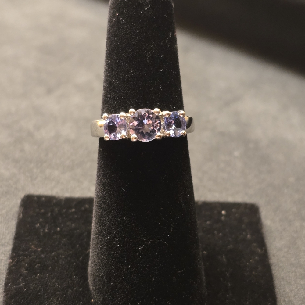 .925 Sterling Silver Purple Amethyst Ring. Size 6